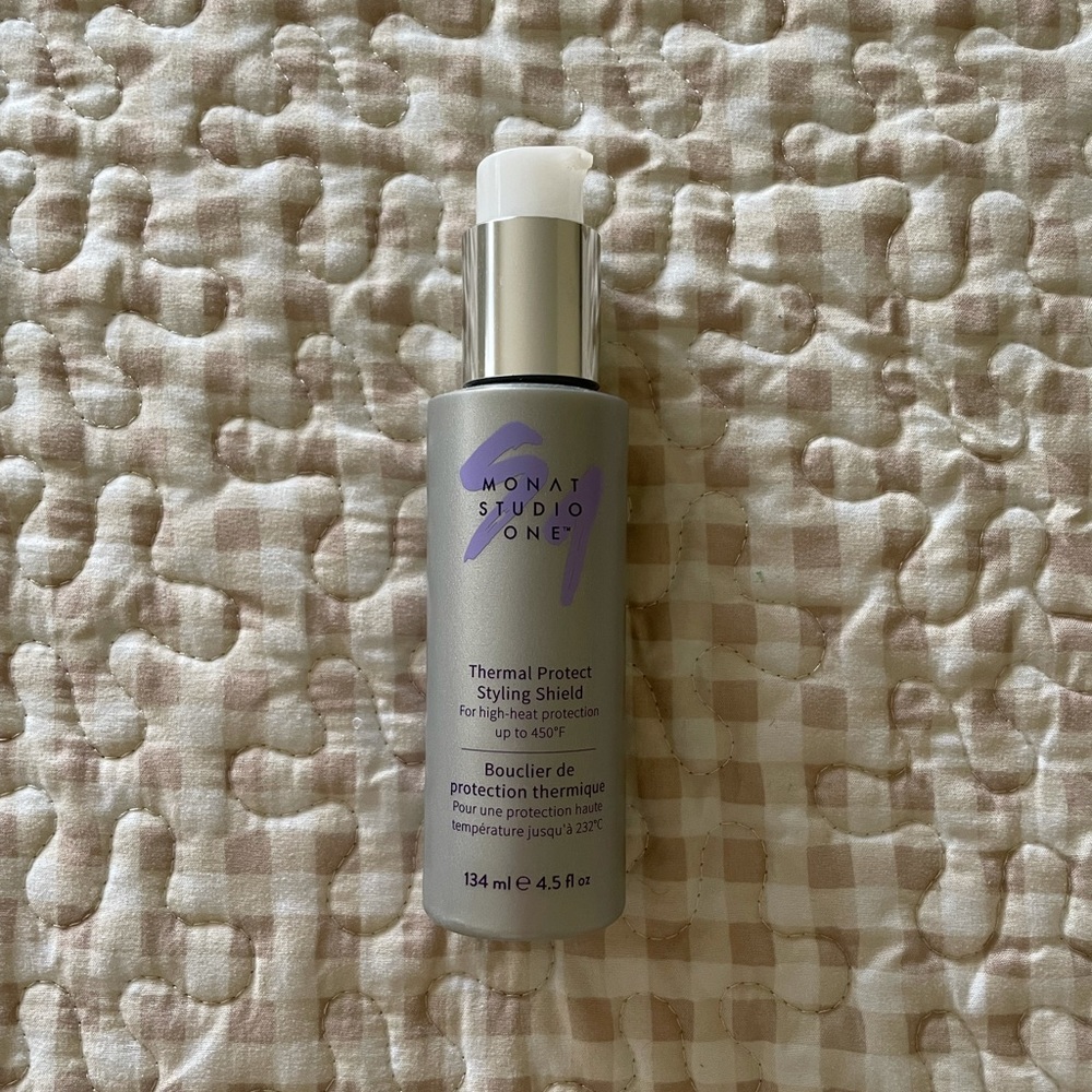 Monat Protectant Styling Shield